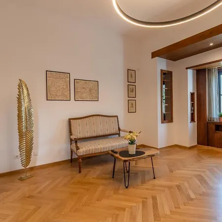 Stubai - Penthouse In The Heart Of Μεράνο